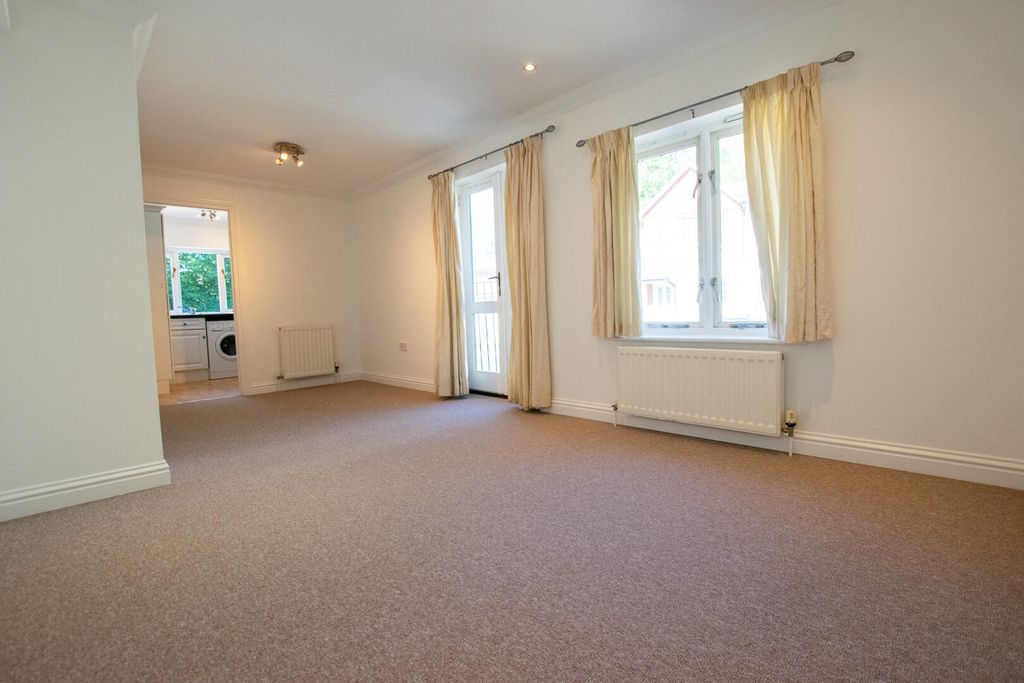 Property photo 3 of 6 Living Room