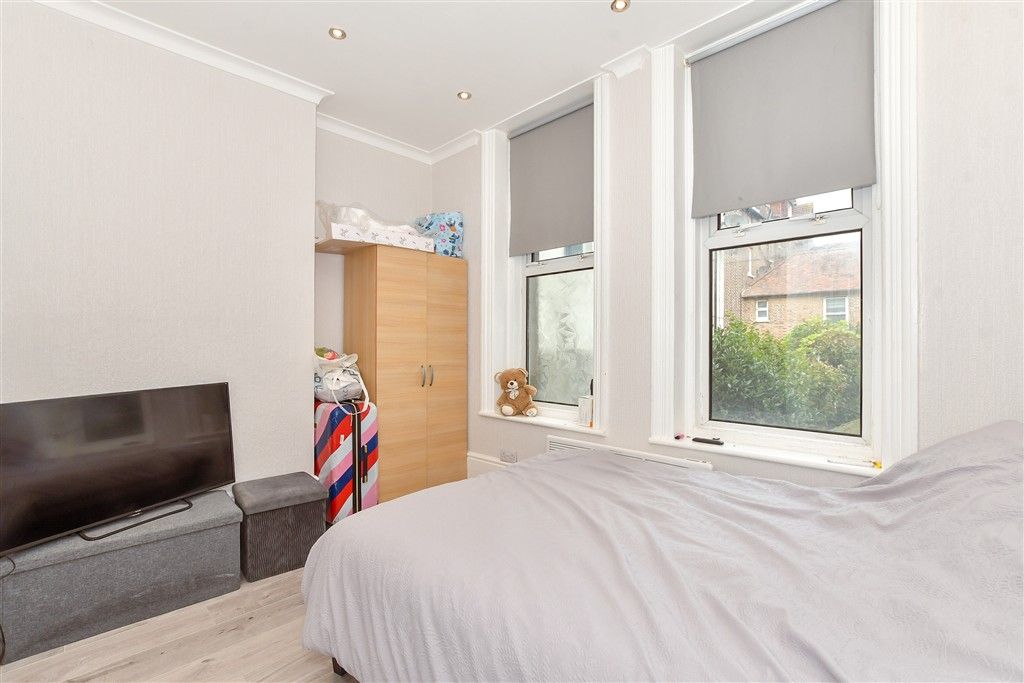 Property photo 1 of 8 Bedroom