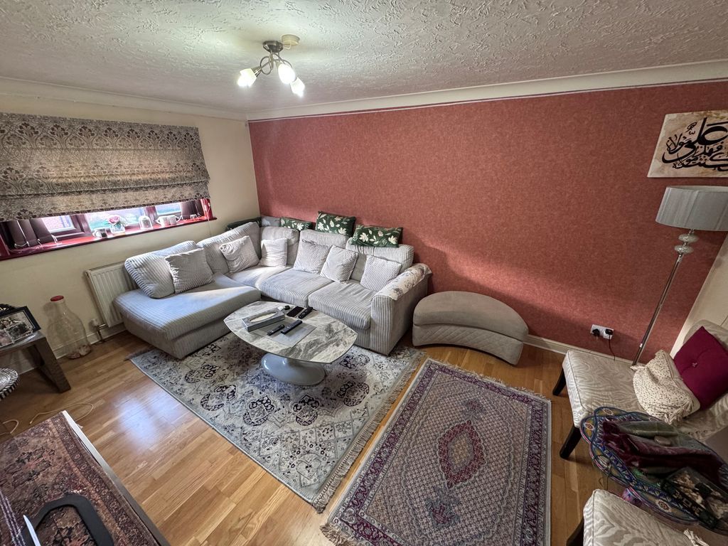 Property photo 2 of 5 Photo 2