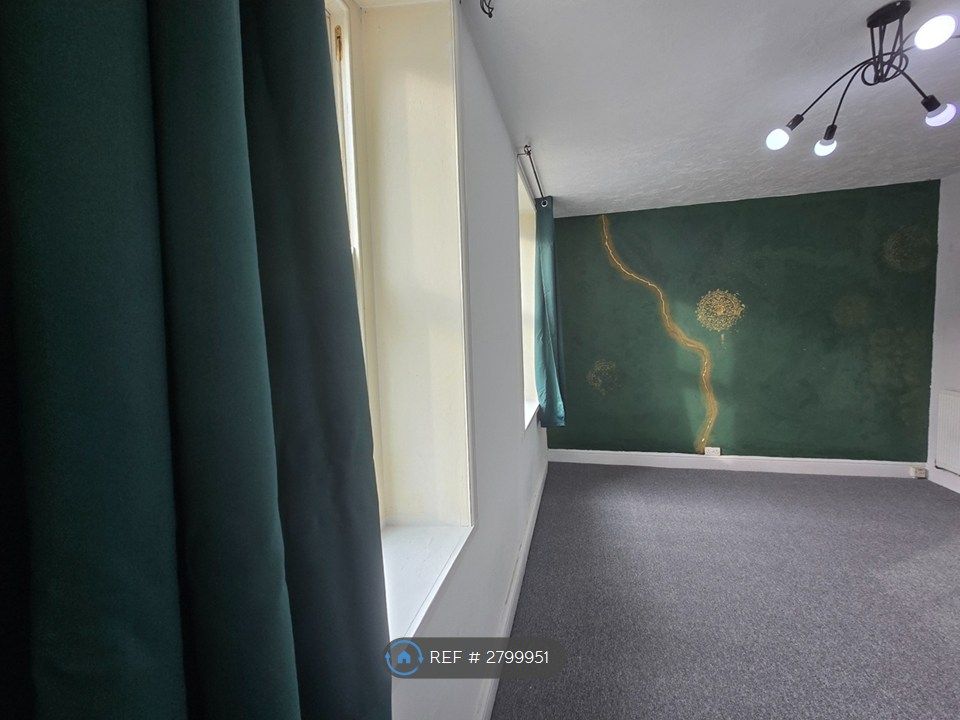 Property photo 3 of 10 Bedroom Unfurnished