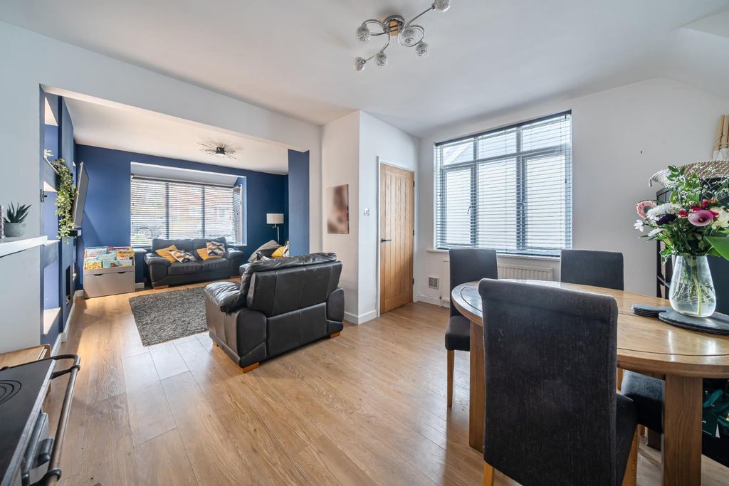 Property photo 1 of 19 1-699719c7B5A0d-1407405-13-6995A932E7929-1.Jpg