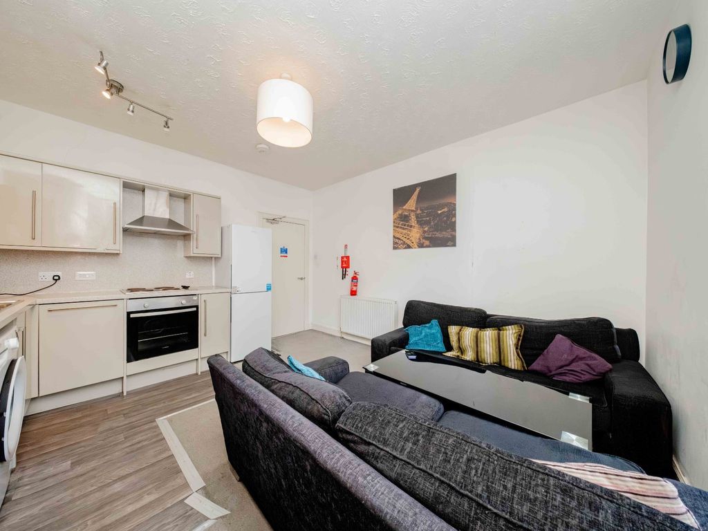 Property photo 2 of 17 Picture No. 11