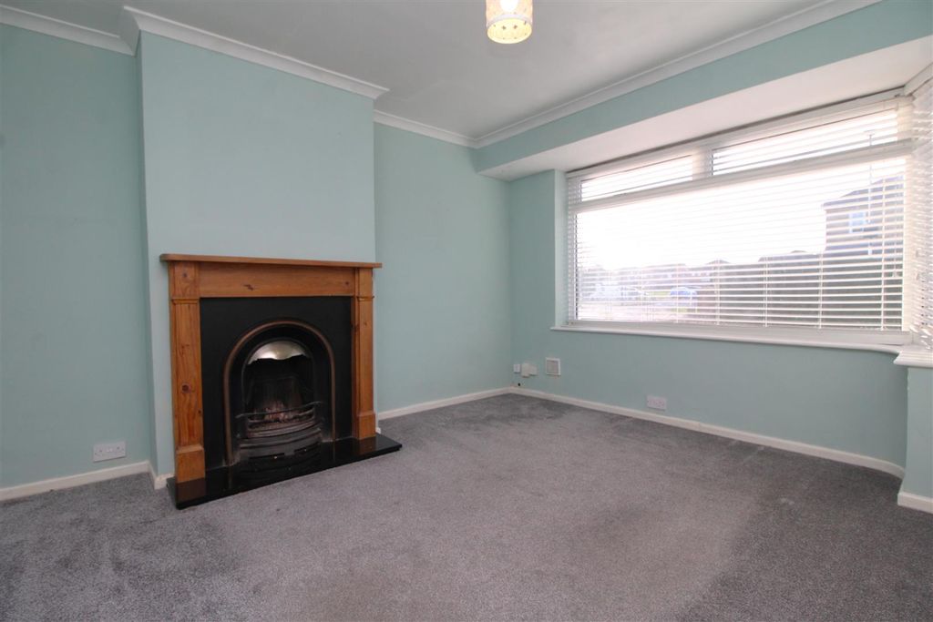 Property photo 2 of 11 Living Room .Jpg