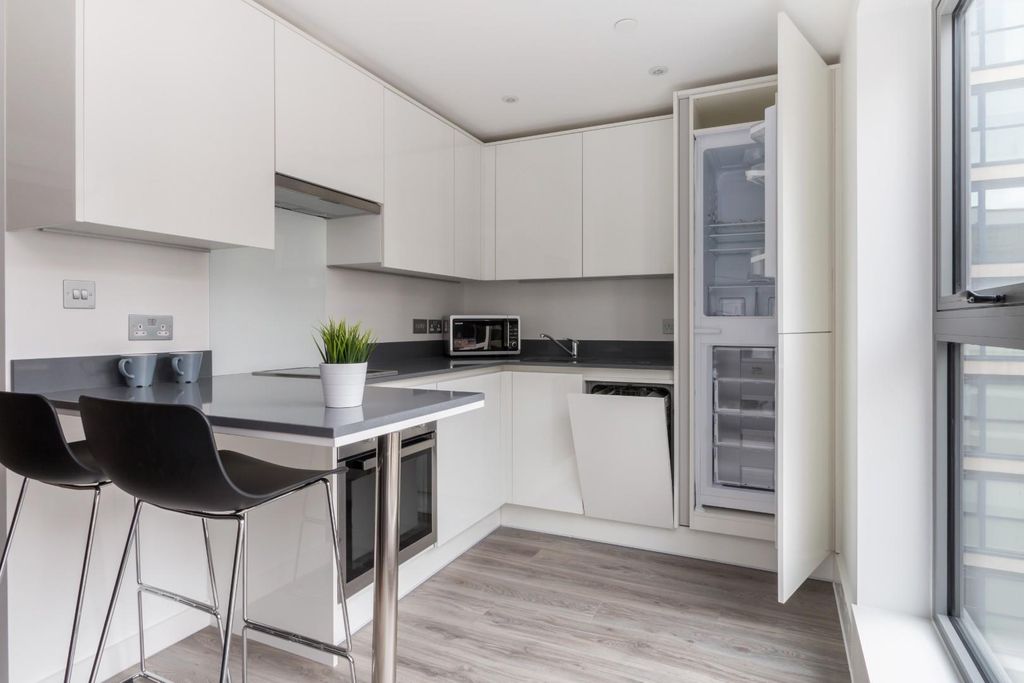 Property photo 3 of 7 Kitchen