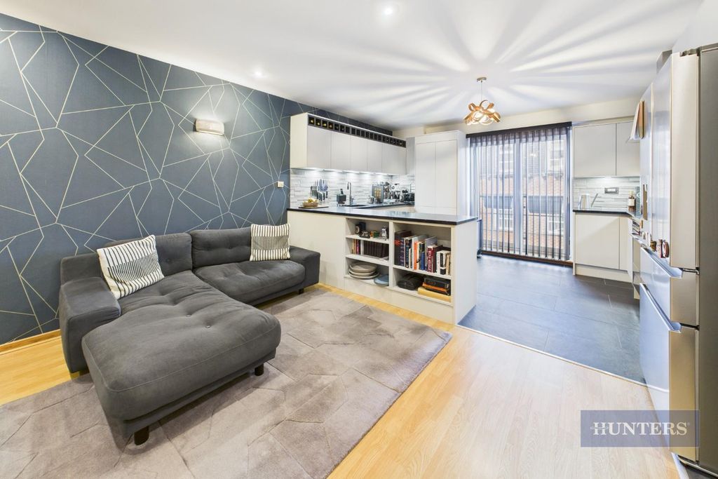 Property photo 2 of 9 Cam05152G0-Pr0341-Still017.Jpg