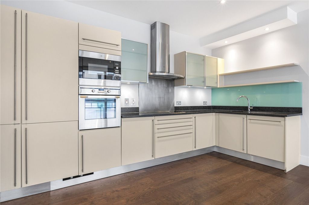 Property photo 2 of 30 Kitchen