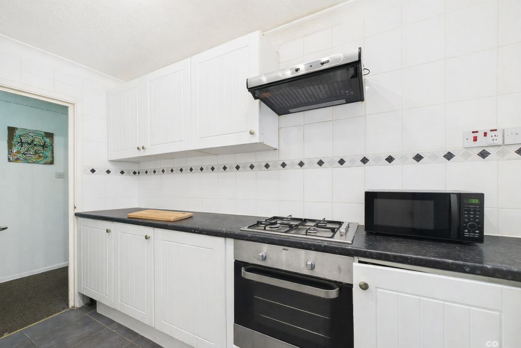 Property photo 2 of 6 Photo 5