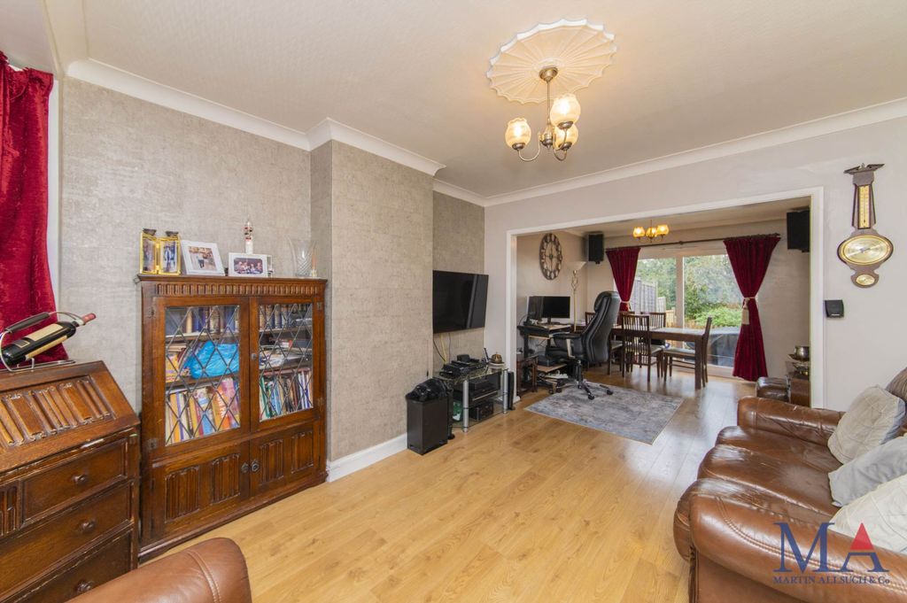 Property photo 2 of 26