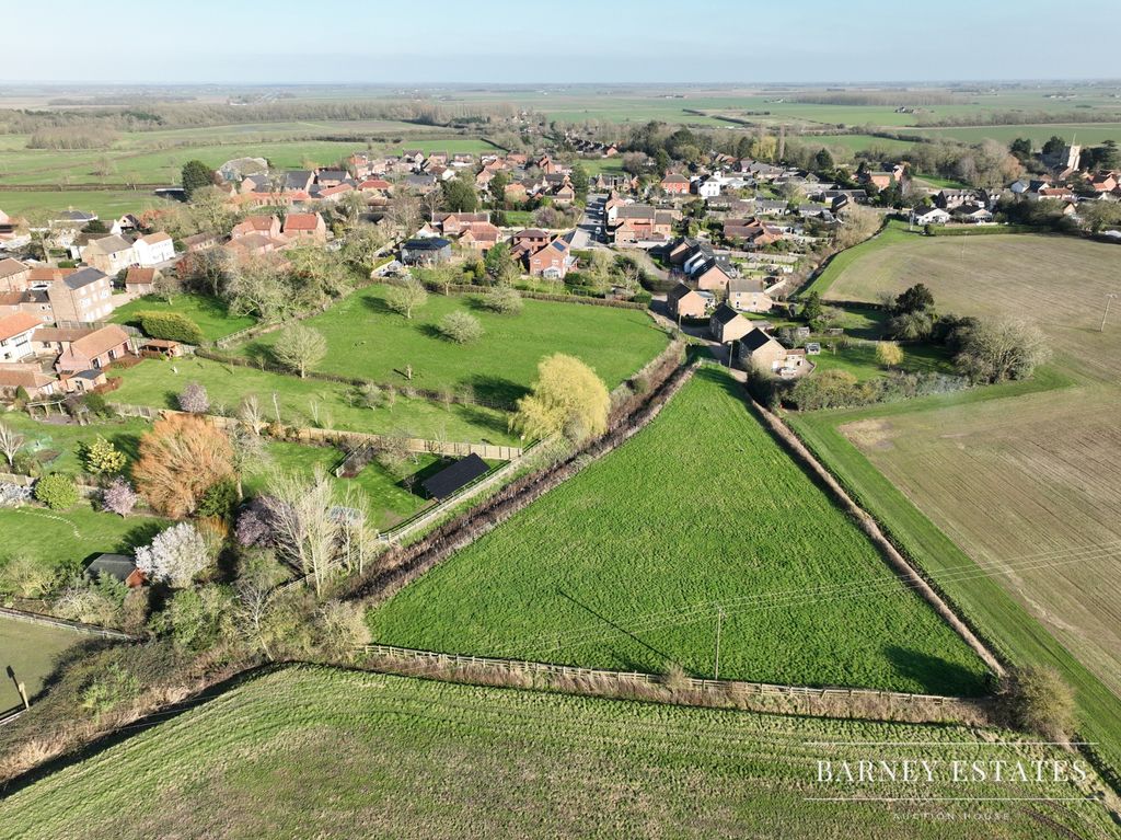 Property photo 3 of 6 Photo 4