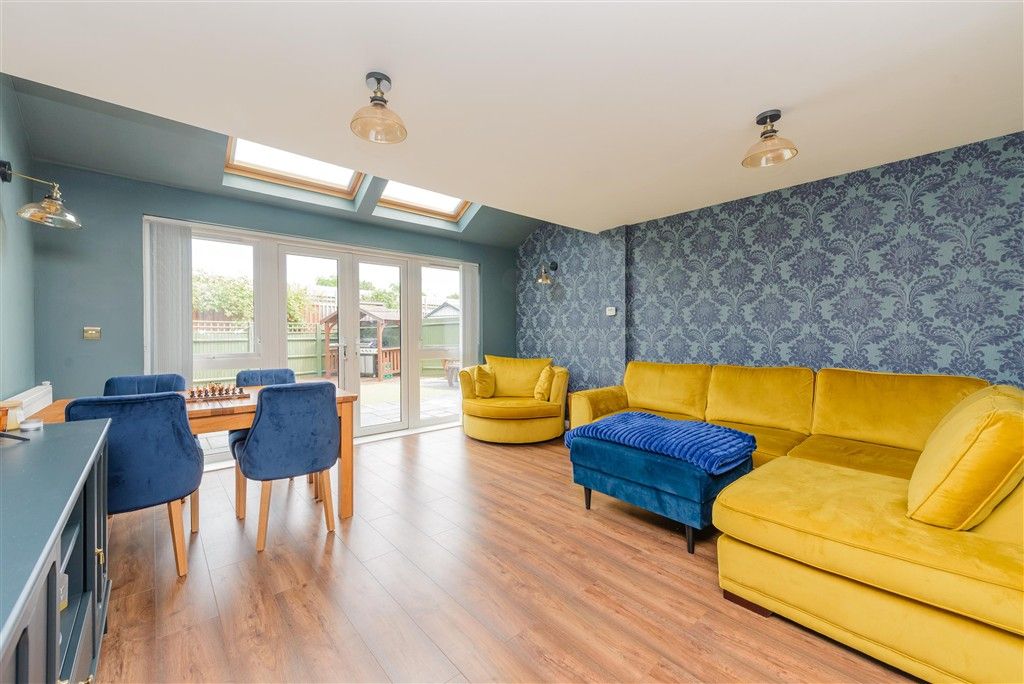Property photo 3 of 12 Lounge