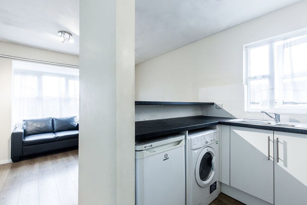 Property photo 2 of 18 Kitchen