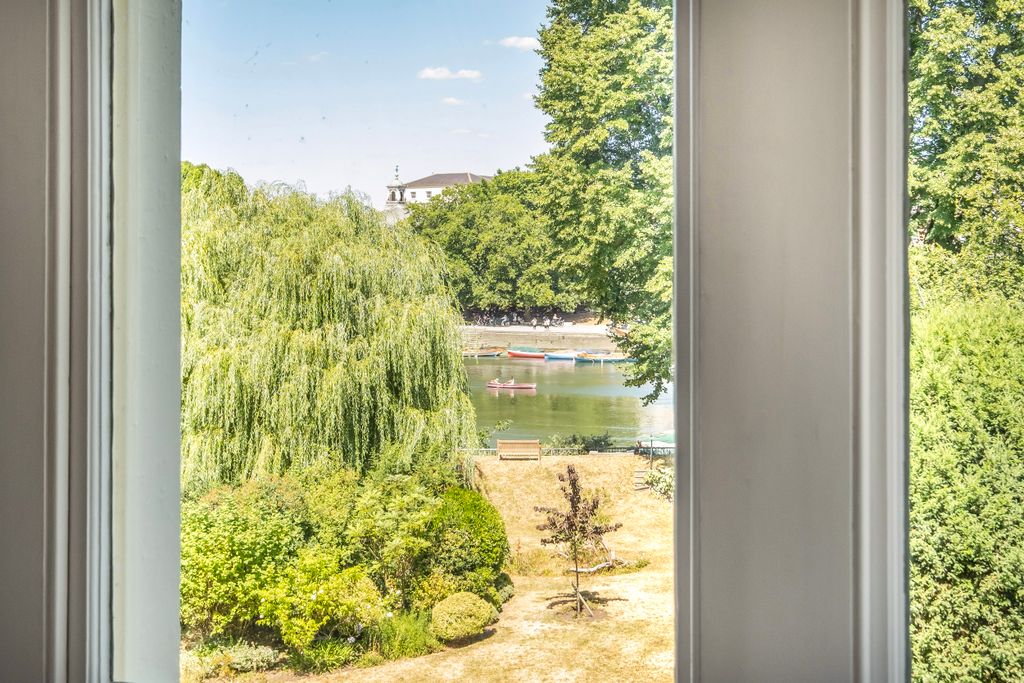 Property photo 2 of 22