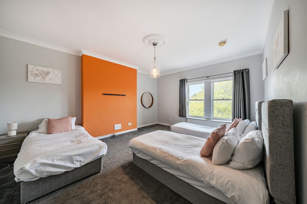 Property photo 3 of 25 1336022-23-689602...