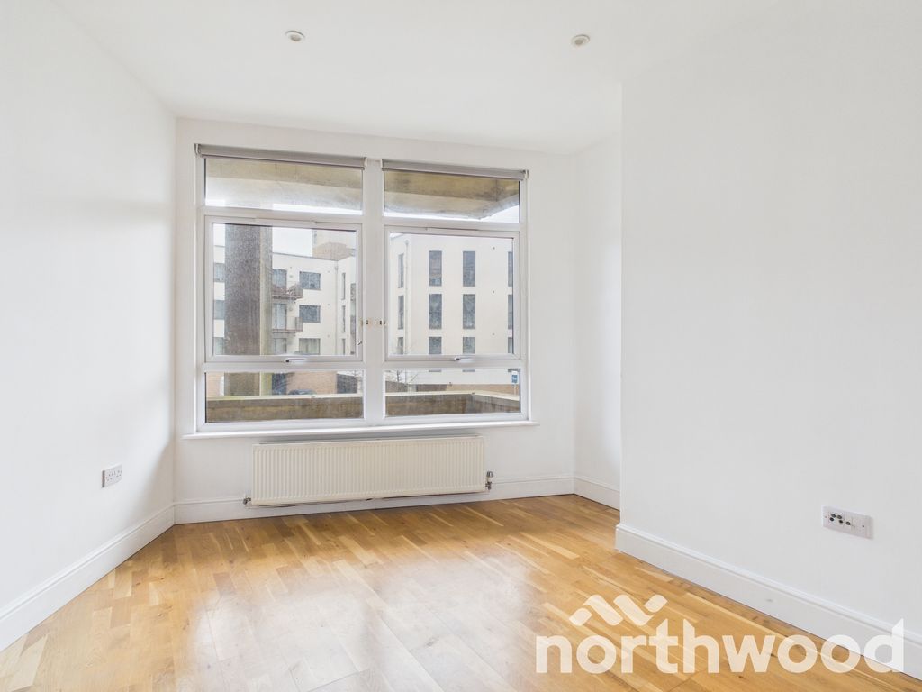 Property photo 2 of 27