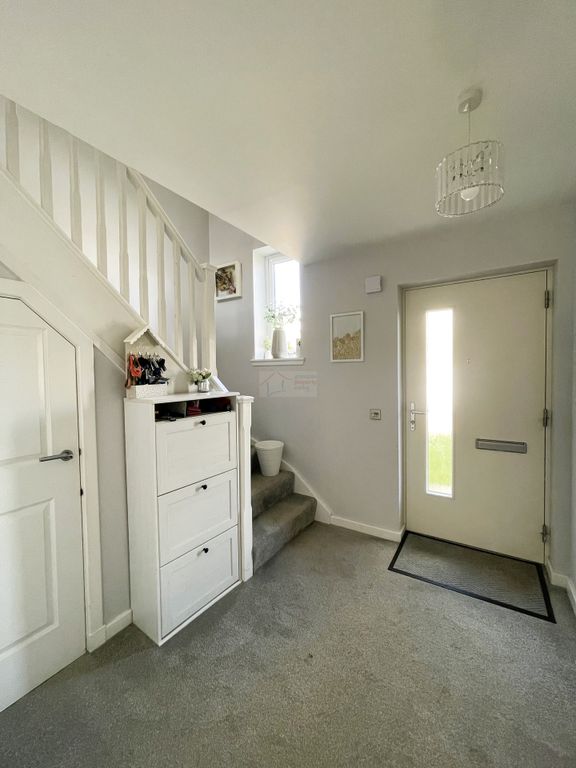 Property photo 3 of 21 Hallway