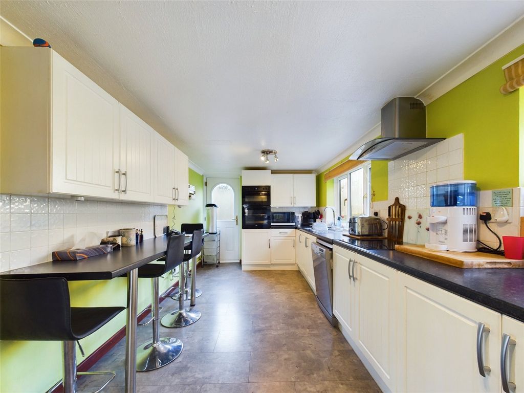 Property photo 2 of 19 Kitchen