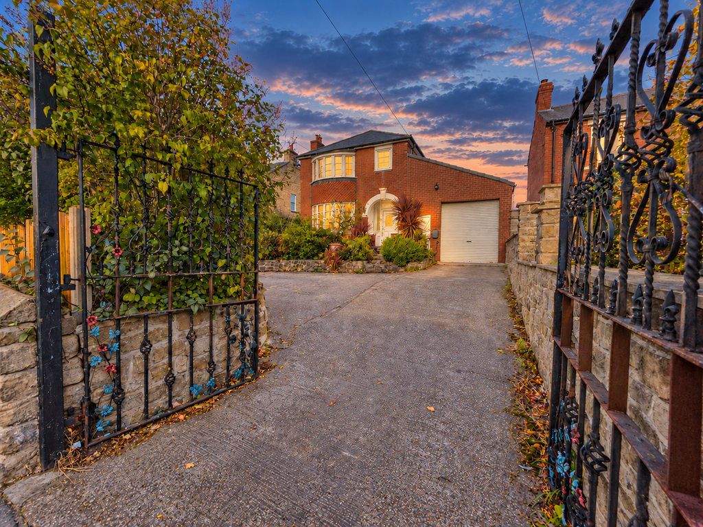 Property photo 1 of 32