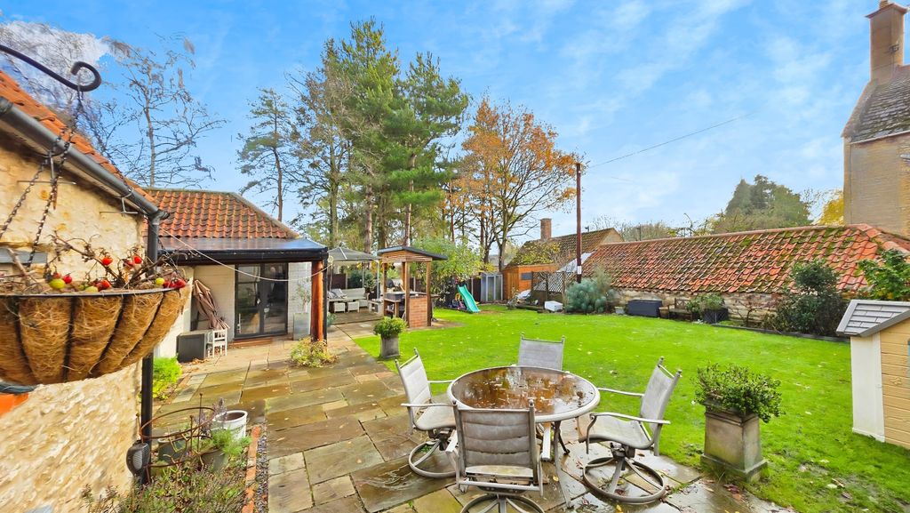 Property photo 2 of 24