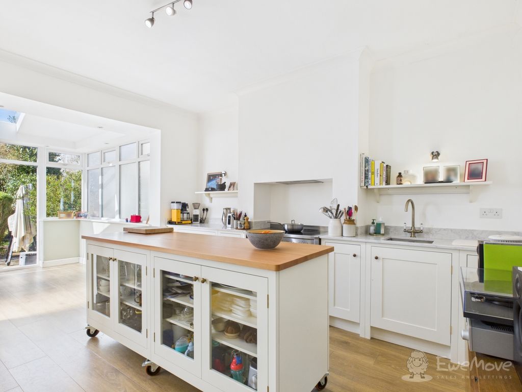 Property photo 2 of 19 Kitchen