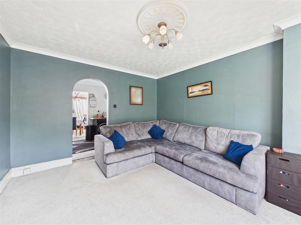 Property photo 3 of 17 Cam05476G0-Pr0308-Still009.Jpg