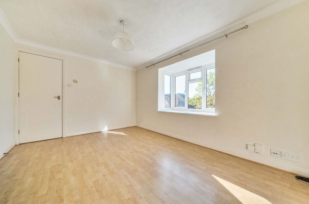 Property photo 3 of 23 1439678-10-69d610...