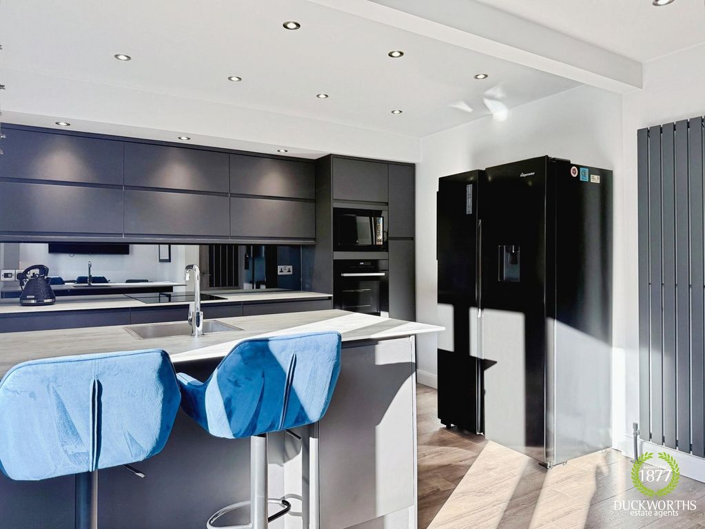 Property photo 3 of 43