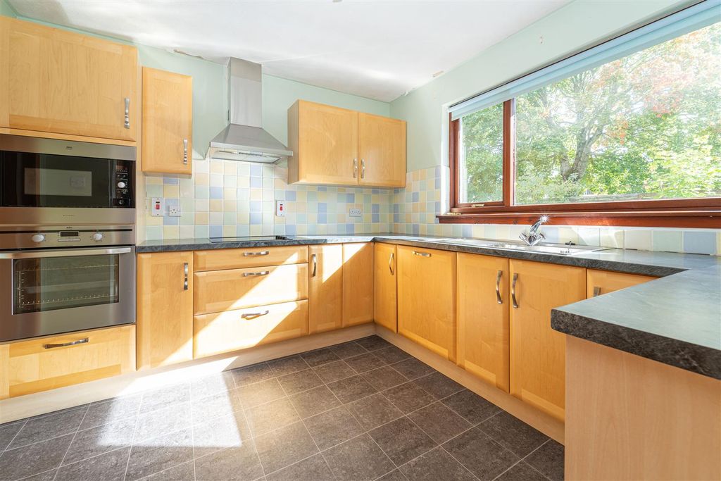 Property photo 3 of 19 Kitchen