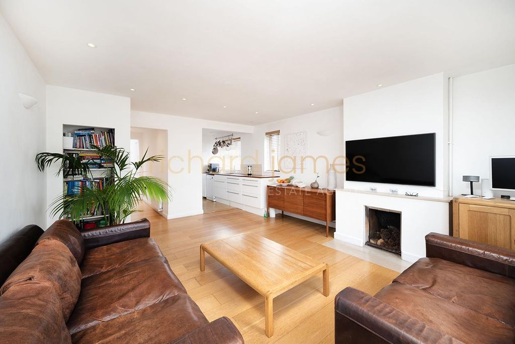 Property photo 2 of 17 W04.Jpg