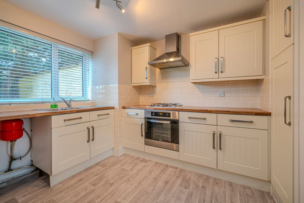 Property photo 2 of 9 1-Chaulden-House-Gdns-1004