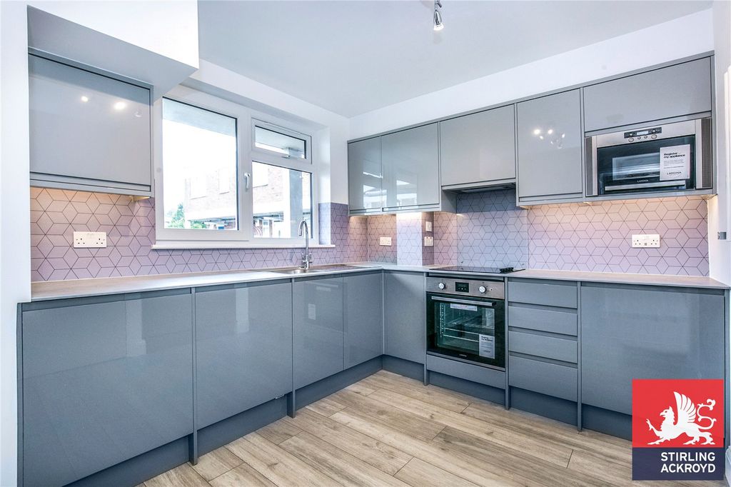 Property photo 1 of 9 Kitchen