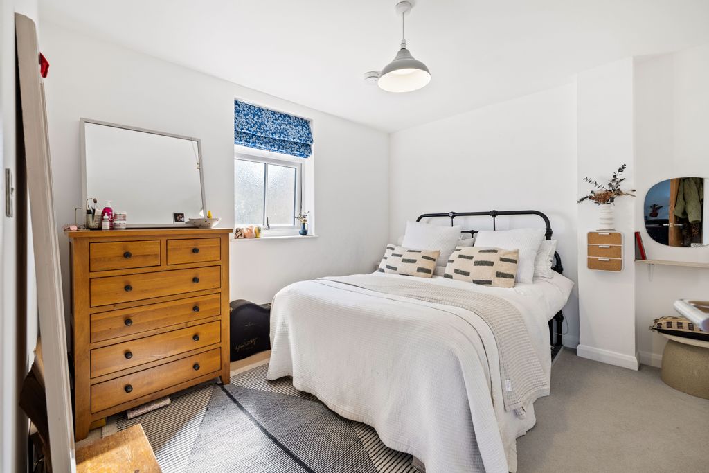 Additional image 13 of 2 bed flat for saleRef: Sb - Glovers Road, Reigate RH2
