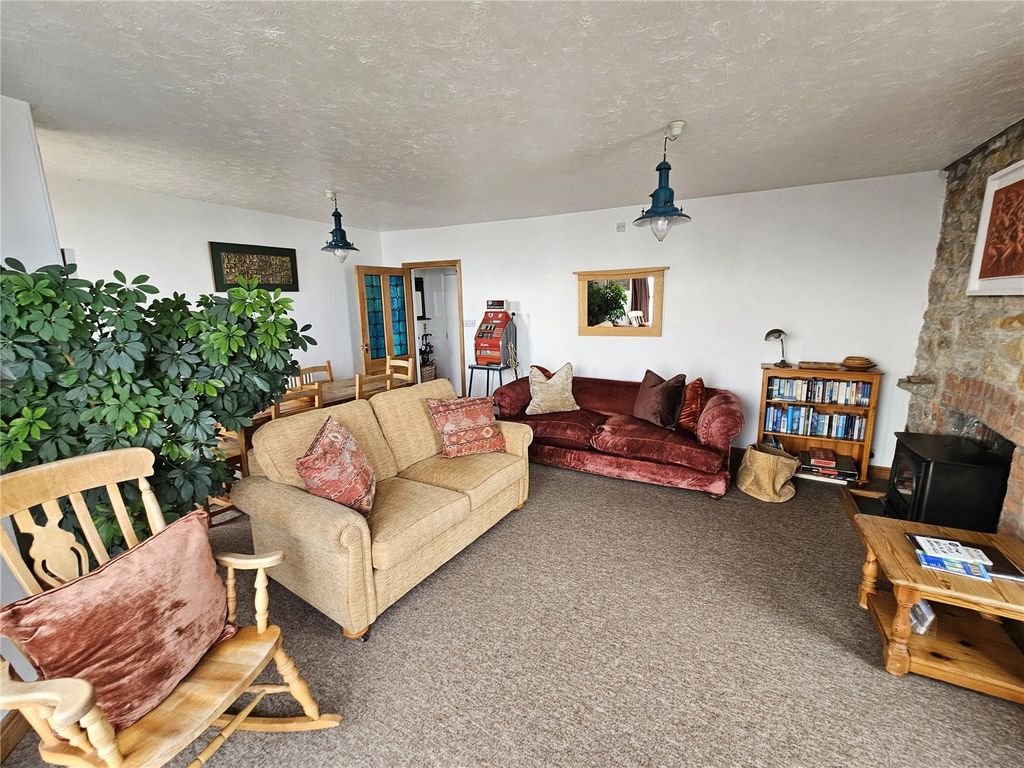 Property photo 2 of 16 Picture No. 18