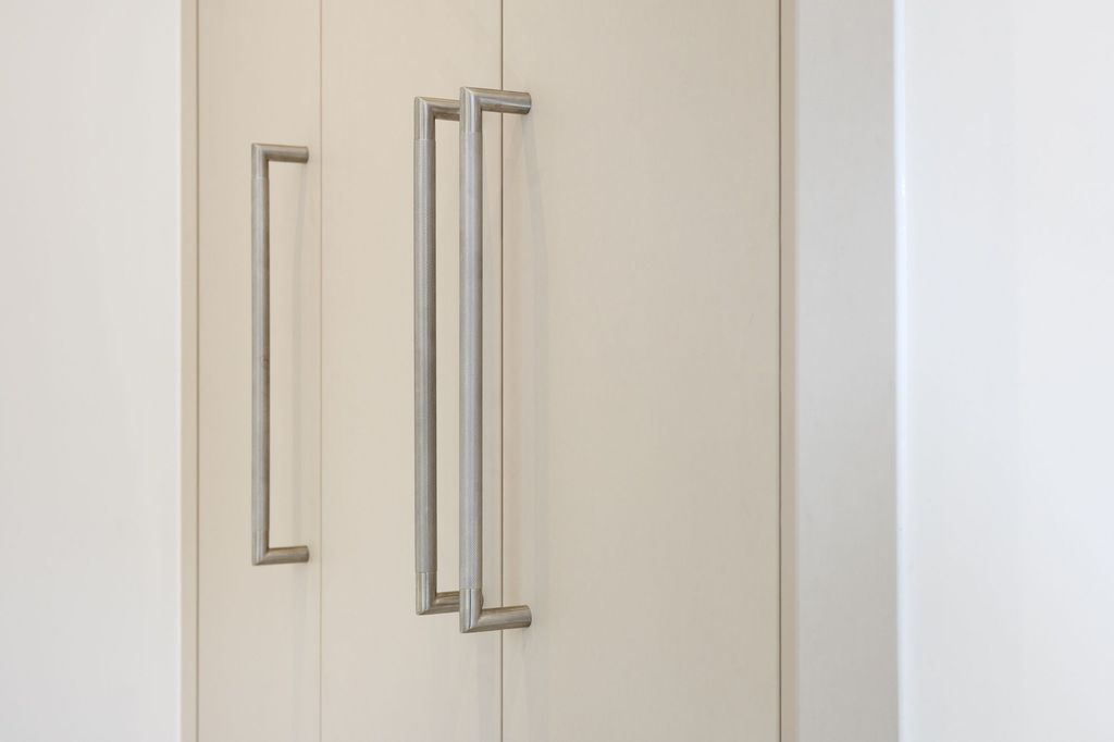 Property photo 3 of 17 Bedroom Cupboard