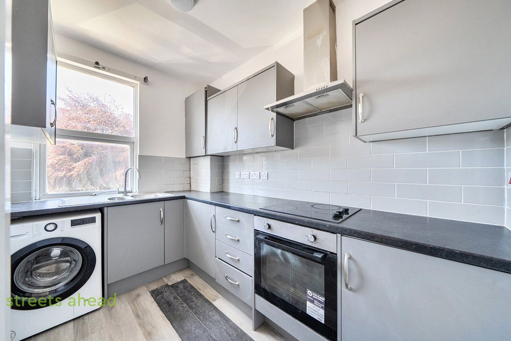 Property photo 2 of 11 9F5Ad5E9-F82F-4Ac...