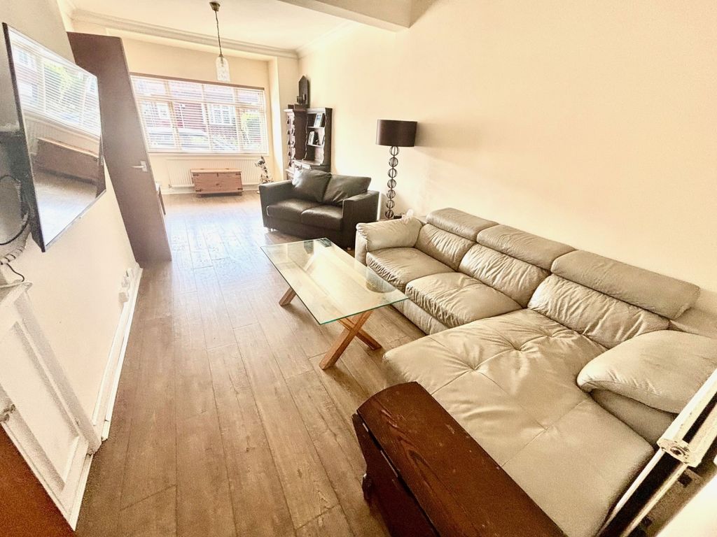 Property photo 2 of 12 Lounge