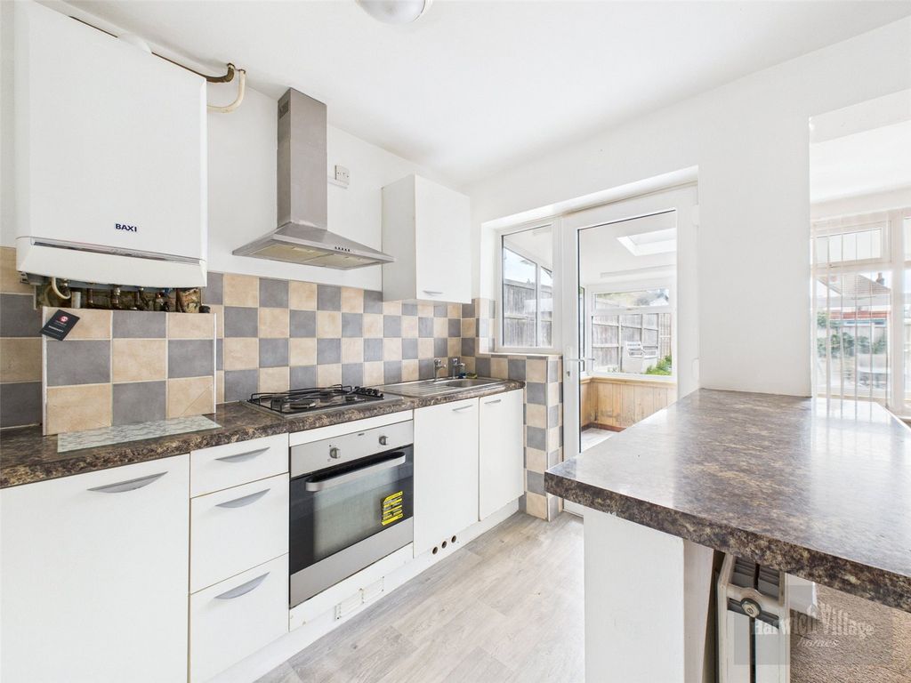 Property photo 3 of 14 Picture 3