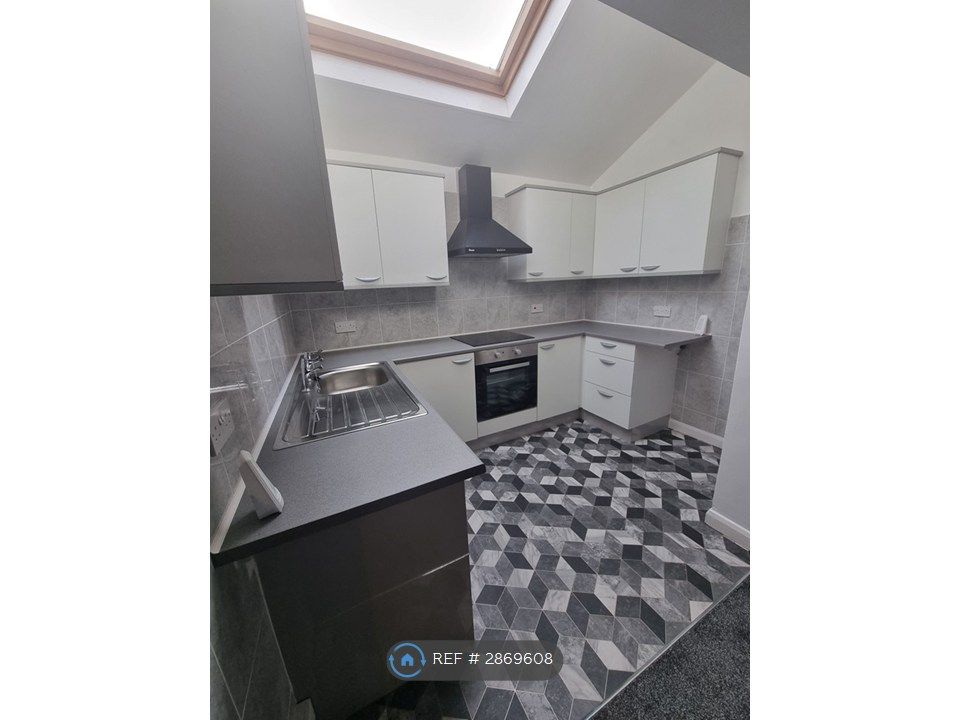 Property photo 3 of 10 Kitchen