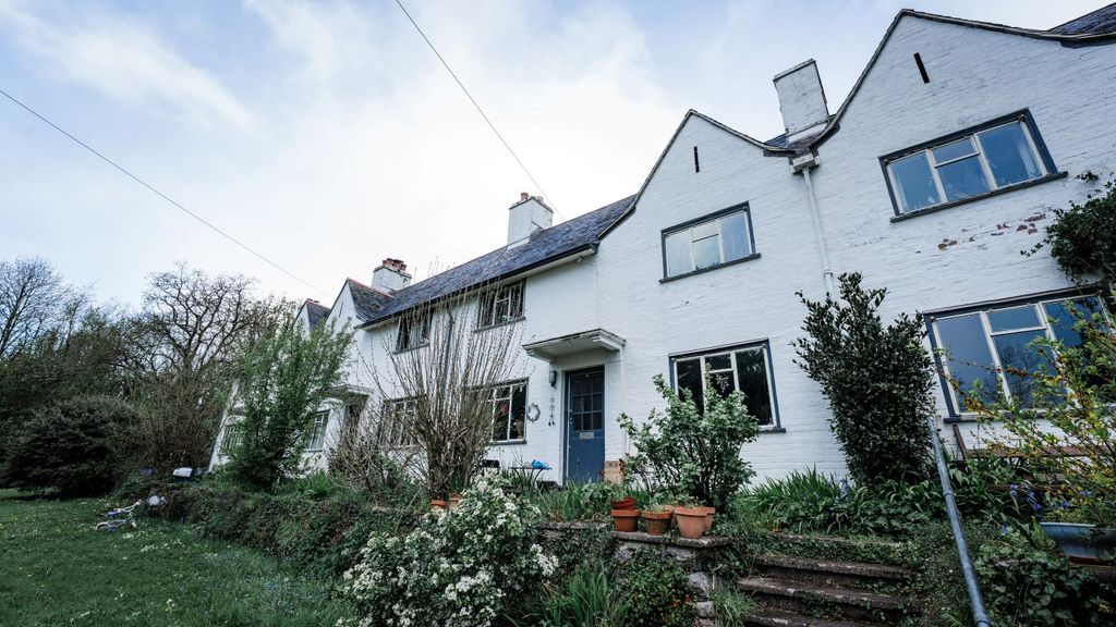 Property photo 2 of 43