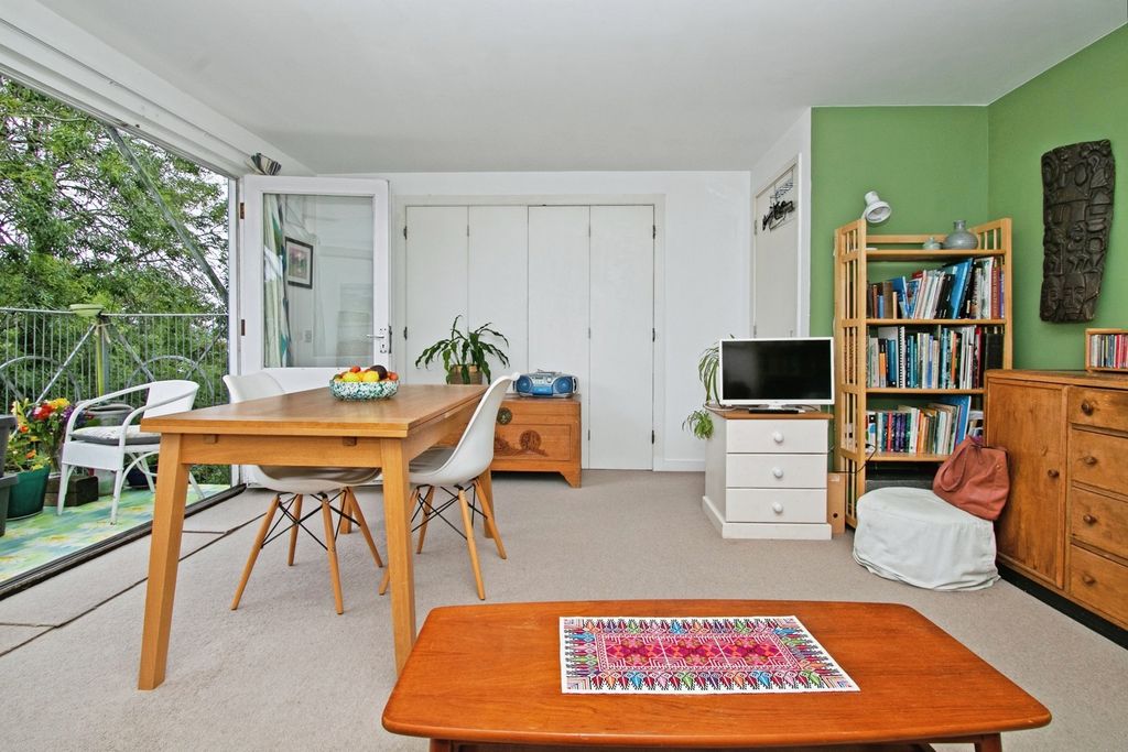Property photo 3 of 17 Photo