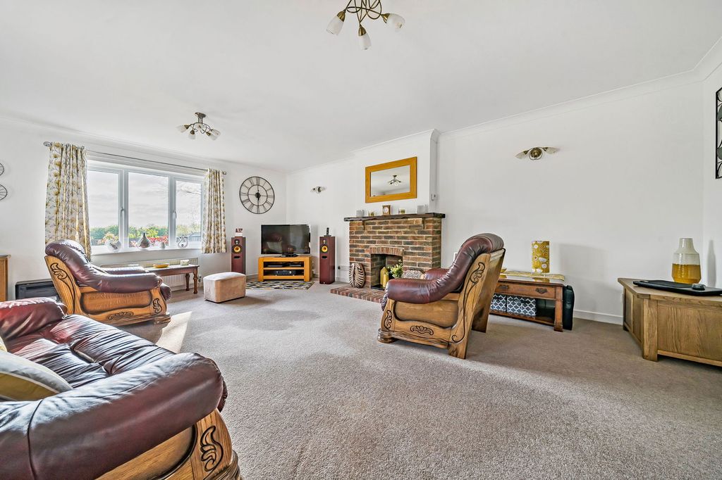 Property photo 3 of 23