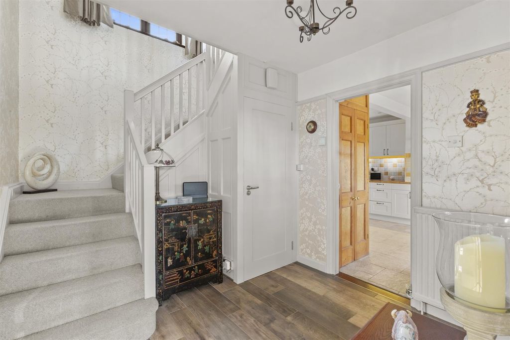 Property photo 3 of 27 15 Pretoria Rd, Hp13 6Qw-13.Jpg