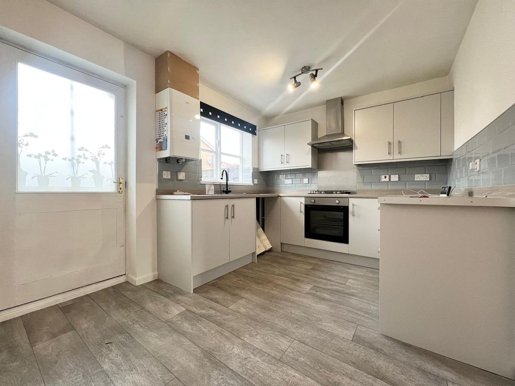 Property photo 3 of 8 Kitchen