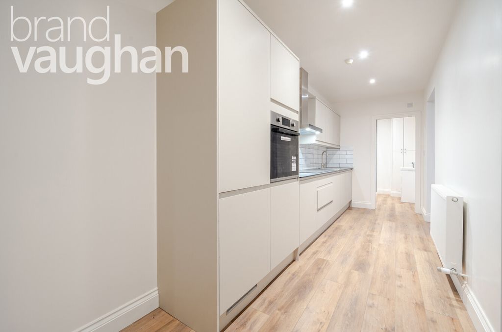 Property photo 1 of 10 Kitchen