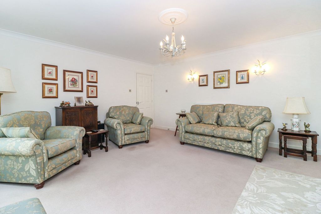 Property photo 2 of 26