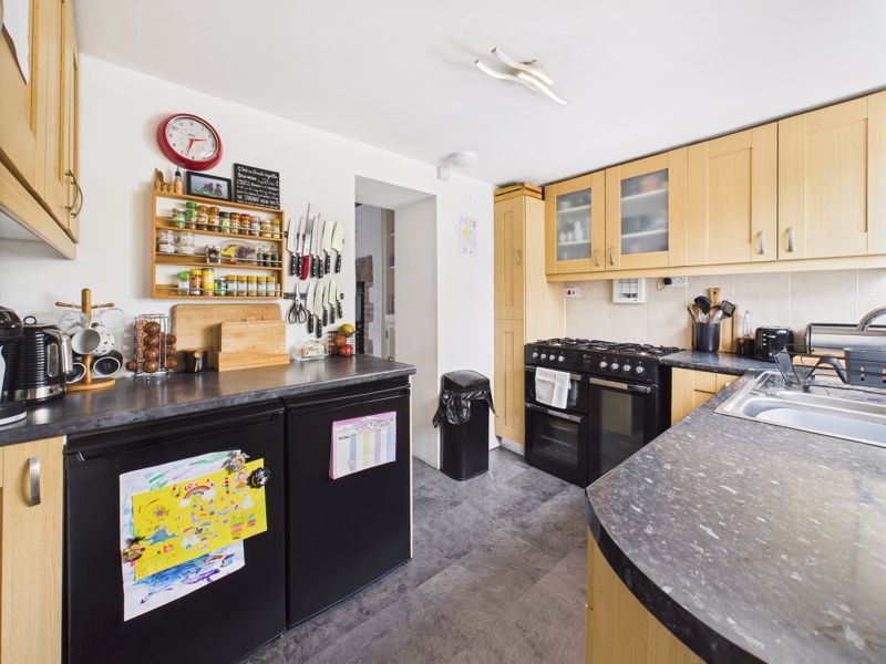Property photo 2 of 11 Kitchen