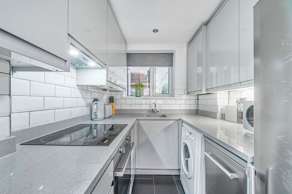 Property photo 2 of 9 Photo 3