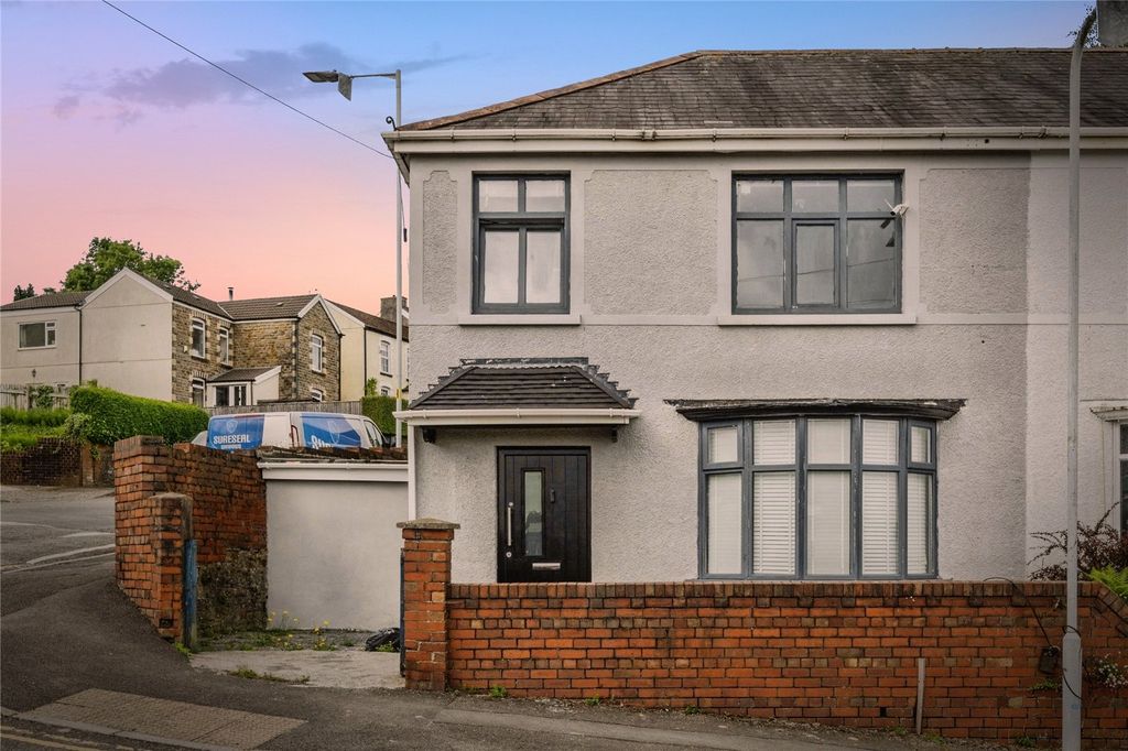 Property photo 2 of 19 Picture No. 24