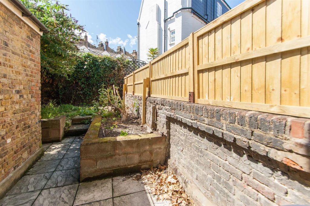 Property photo 3 of 5