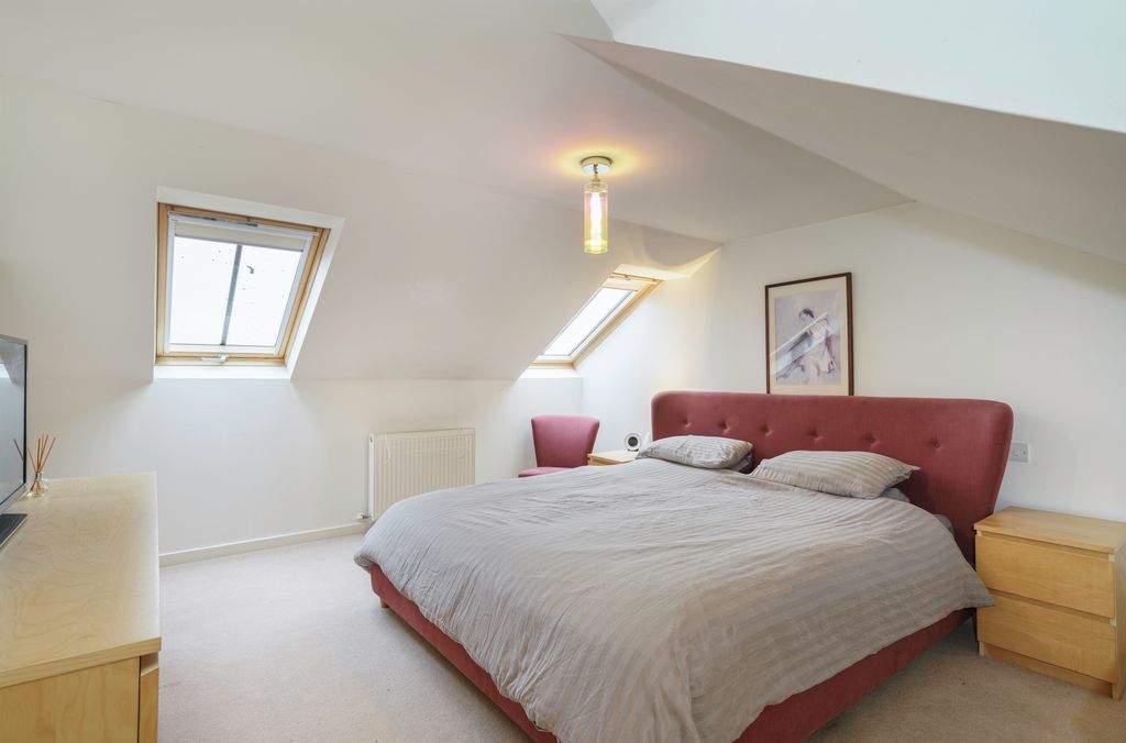 Property photo 2 of 30