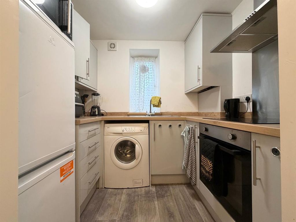 Property photo 3 of 8 Kitchen